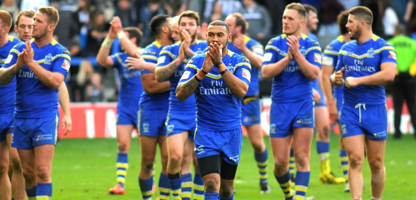 Warrington Wolves clapping their fans